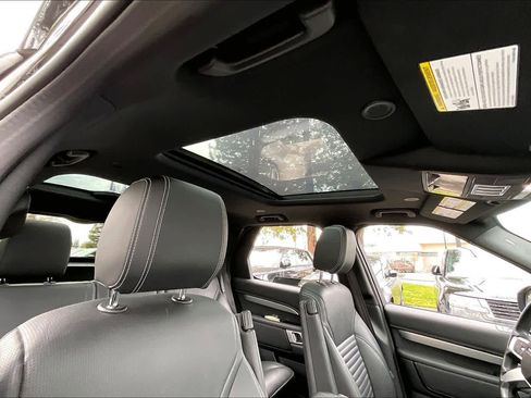 Used 2023 Land Rover Discovery S R-Dynamic image 24