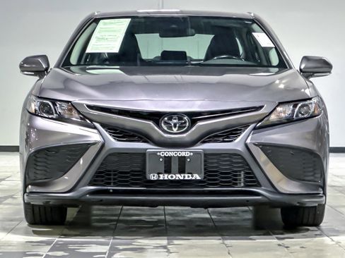 Used 2023 Toyota Camry SE image 5