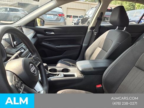 Used 2025 Nissan Altima 2.5 SV FWD image 4