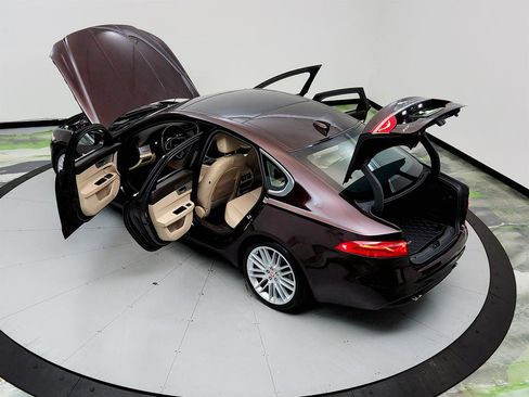 Used 2018 Jaguar XF Prestige image 41