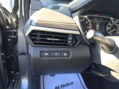 Used 2024 Nissan Altima 2.5 SV image 11