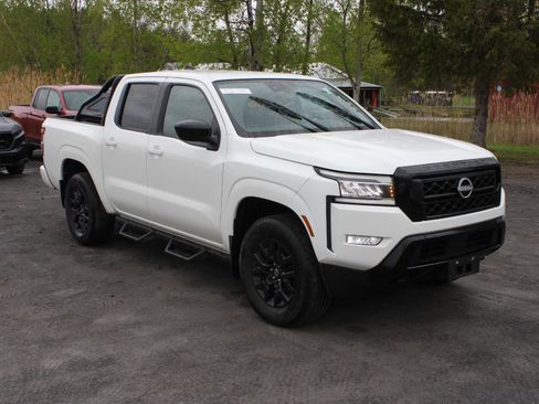 Used 2023 Nissan Frontier SV w/ Midnight Edition Package AWD/4WD image 3
