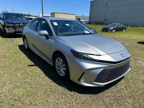 Used 2025 Toyota Camry LE FWD image 7
