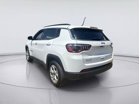 Used 2025 Jeep Compass Latitude AWD/4WD image 5