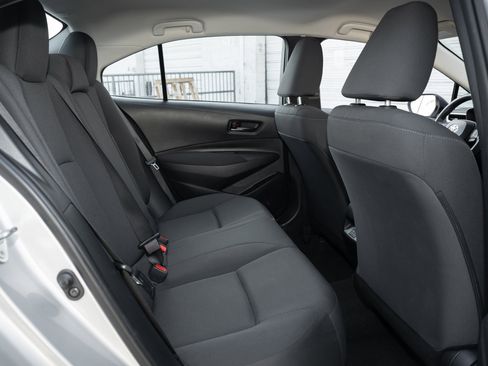 Used 2023 Toyota Corolla LE image 34