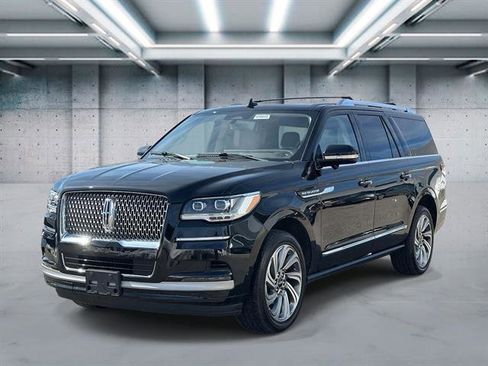 Used 2022 Lincoln Navigator L Reserve image 1