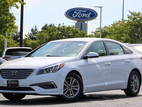Used 2015 Hyundai Sonata SE w/ Option Group 09 FWD image 2