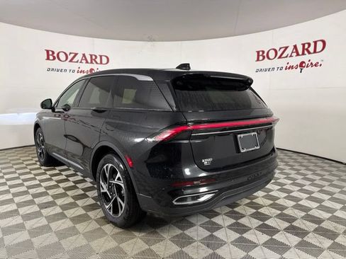 Used 2025 Lincoln Nautilus Premier AWD/4WD image 6