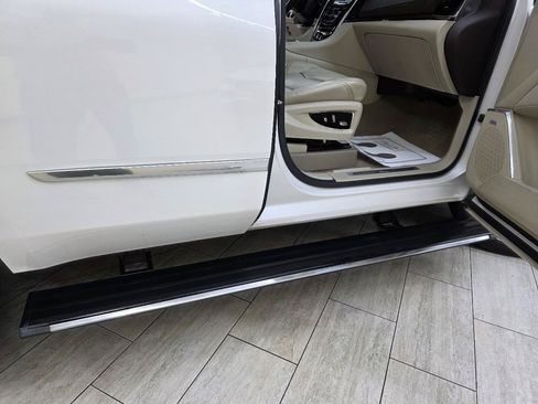 Used 2017 Cadillac Escalade Premium Luxury AWD/4WD image 43