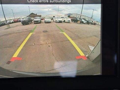 Used 2020 Chrysler Pacifica Touring-L w/ S Appearance Package FWD image 2