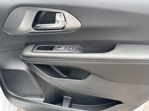 New 2026 Chrysler Pacifica Select image 14