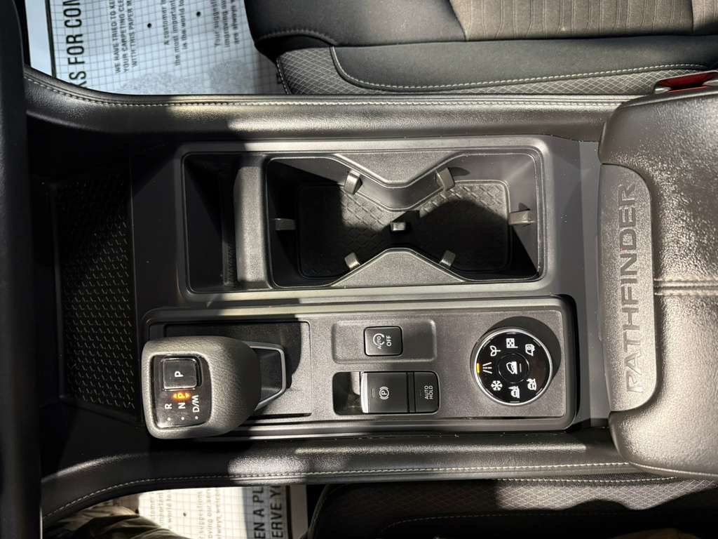 Used 2024 Nissan Pathfinder S AWD/4WD image 18