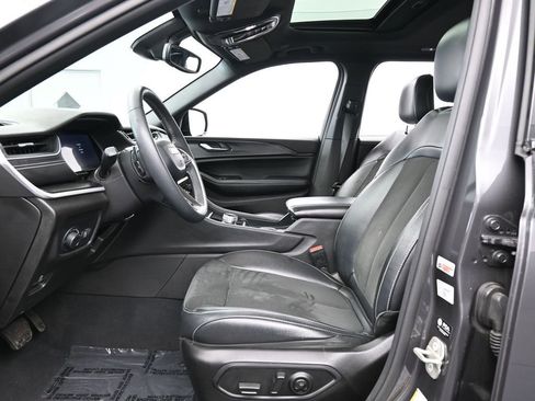 Used 2023 Jeep Grand Cherokee Altitude image 11