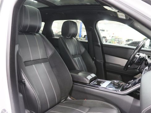 Used 2018 Land Rover Range Rover Velar R-Dynamic SE AWD/4WD image 28