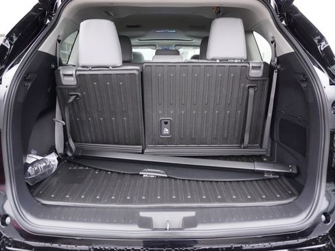 New 2026 Toyota Highlander XLE image 12