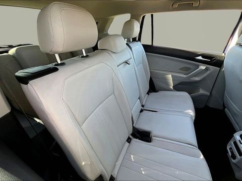 Used 2022 Volkswagen Tiguan SE image 29