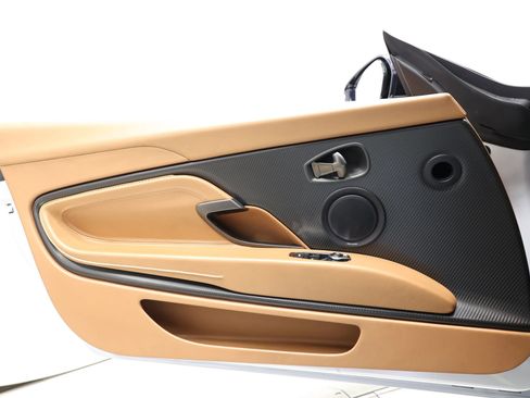 Used 2020 Aston Martin DB11 AMR image 9