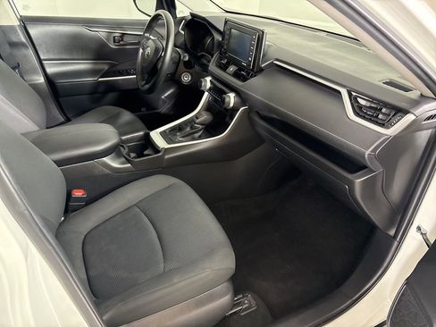 Used 2021 Toyota RAV4 LE FWD image 18