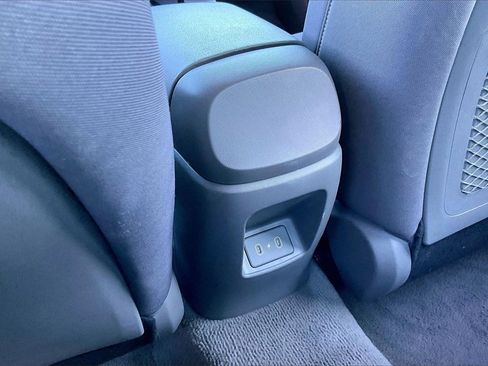 Used 2025 Hyundai Elantra SEL image 31