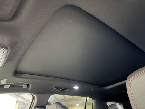 Used 2024 Chevrolet Traverse RS image 7