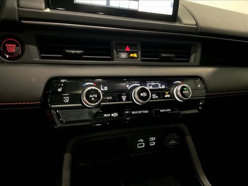 Used 2025 Honda Pilot TrailSport image 15