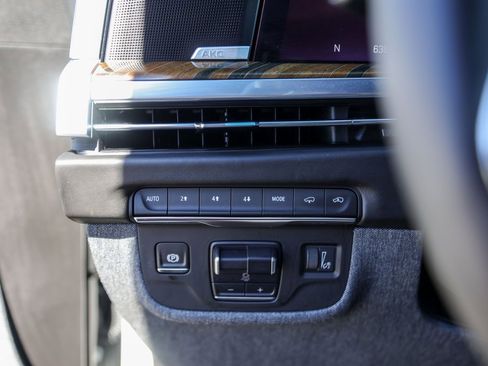 Certified 2025 Cadillac Escalade ESV Sport Platinum image 15