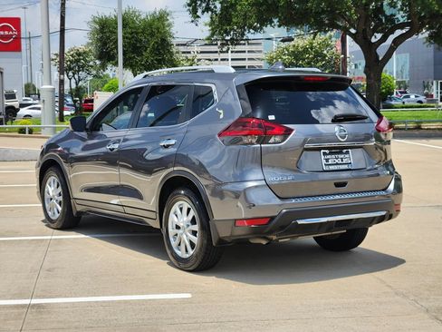 Used 2018 Nissan Rogue SV w/ Premium Package FWD image 5