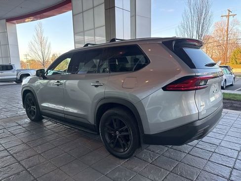 Used 2024 Toyota Grand Highlander Limited image 11