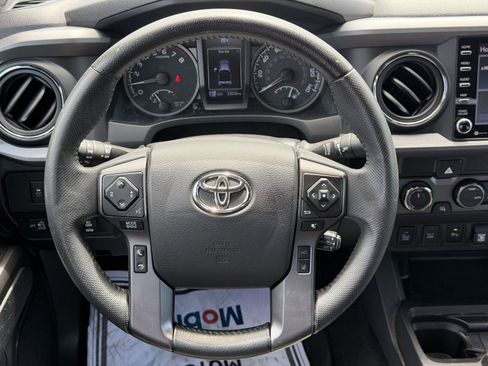 Used 2022 Toyota Tacoma TRD Off-Road w/ Technology Package AWD/4WD image 18