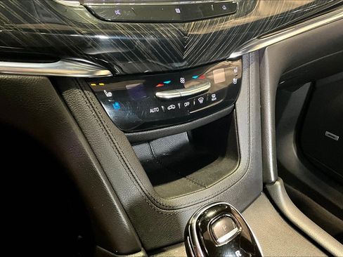 Used 2020 Cadillac XT6 Premium Luxury AWD/4WD image 15