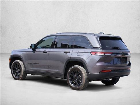 Used 2024 Jeep Grand Cherokee Altitude AWD/4WD image 8