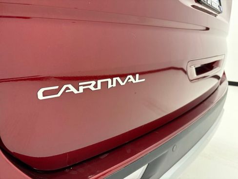 Used 2024 Kia Carnival LX FWD image 23