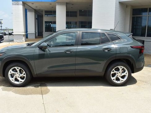 New 2026 Chevrolet Trax LS w/ LS Convenience Package FWD image 6