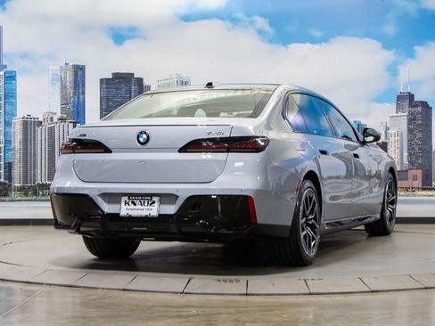 Used 2025 BMW 740i xDrive 740i xDrive w/ Premium Package image 8