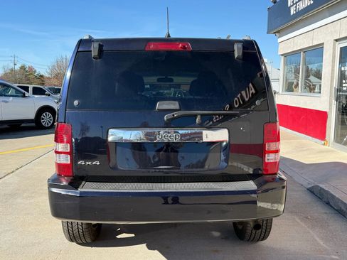 Used 2011 Jeep Liberty Sport image 7