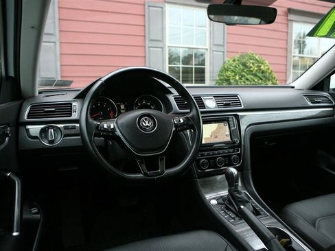 Used 2017 Volkswagen Passat 1.8T SE FWD image 13