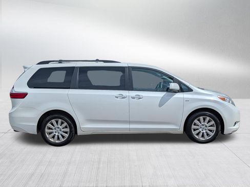 Used 2017 Toyota Sienna XLE AWD/4WD image 8