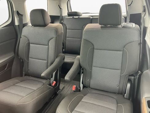Used 2023 GMC Acadia SLE w/ Driver Convenience Package FWD image 15
