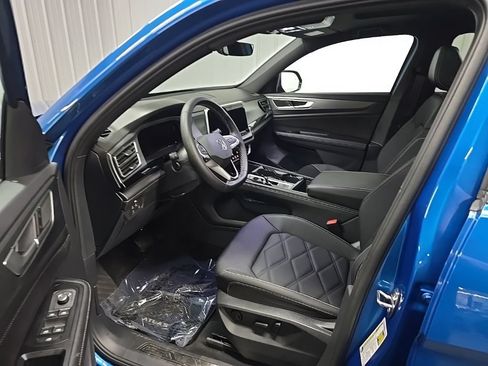 Used 2024 Volkswagen Atlas Cross Sport SE w/ Panoramic Sunroof Package AWD/4WD image 29