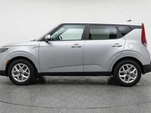 Used 2025 Kia Soul LX w/ LX Technology Package FWD image 5