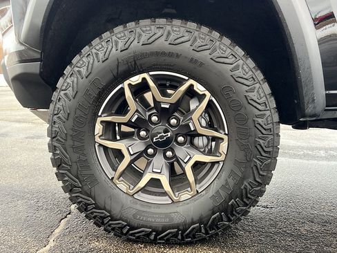 Used 2025 Chevrolet Colorado ZR2 w/ Technology Package image 10