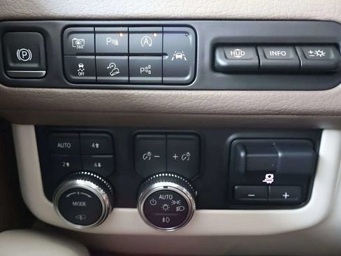 Used 2023 GMC Yukon XL Denali w/ Advanced Technology Package AWD/4WD image 28