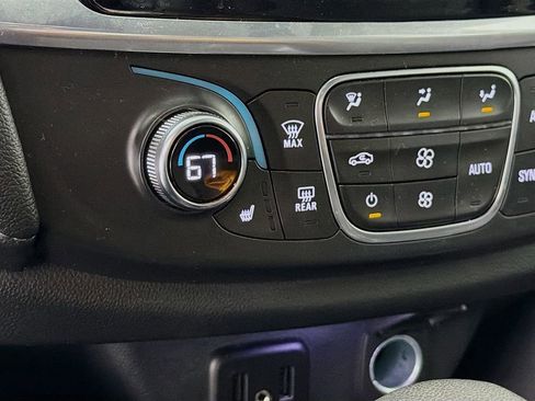 Used 2022 Chevrolet Traverse LT image 21