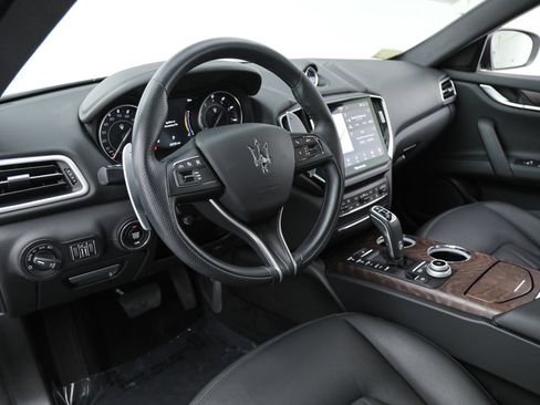 Certified 2023 Maserati Ghibli Modena RWD image 17