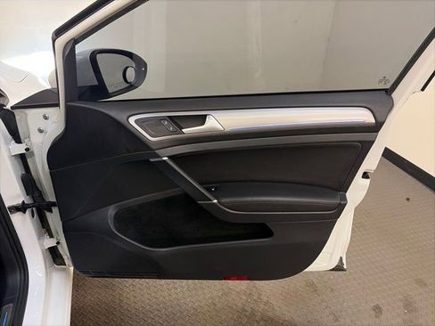 Used 2016 Volkswagen e-Golf SEL Premium image 33