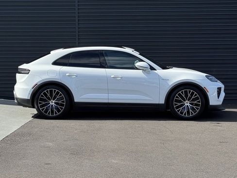 Certified 2025 Porsche Macan Electric image 8