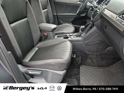 Certified 2022 Volkswagen Tiguan SE R-Line AWD/4WD image 26