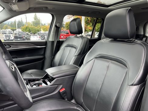 Used 2023 Jeep Grand Cherokee L Limited w/ Luxury Tech Group II image 4