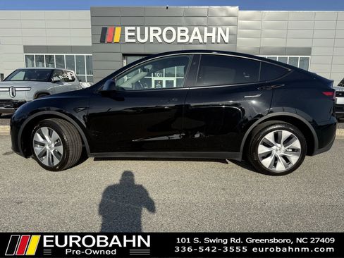 Used 2024 Tesla Model Y Long Range AWD/4WD image 2