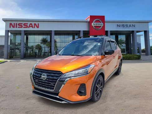 Used 2023 Nissan Kicks SR w/ SR Premium Package FWD image 9